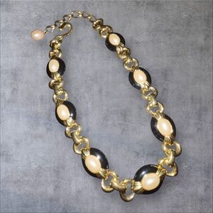 Elegant Gold and Black Chain Necklace